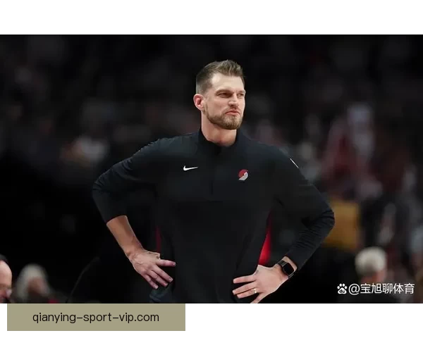 以斯普利特盛赞杨瀚森持续进步高位策应组织能力出众带动球队进攻
